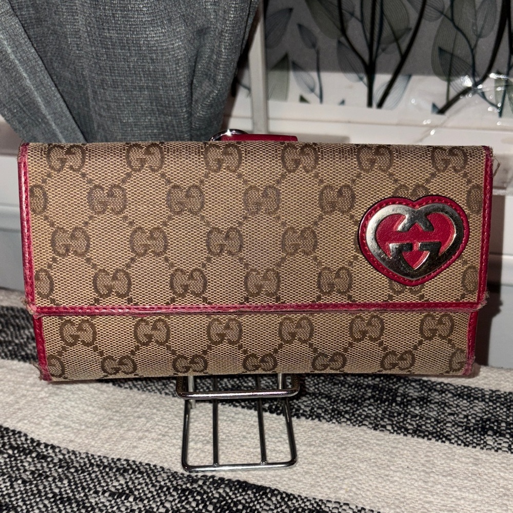 Gucci Tan and Red Women's authentic Wallet(project wallet)